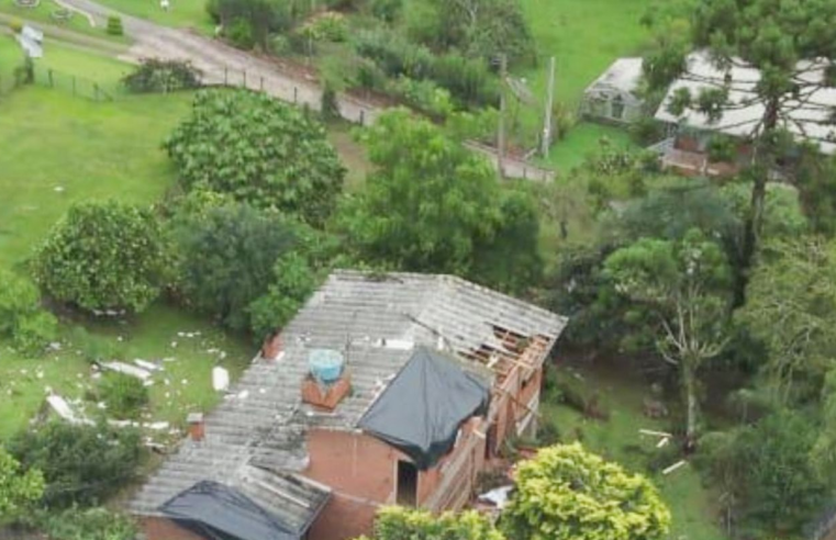Tornado destelha escola e residências no Rio Grande do Sul