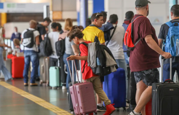 Pilotos e comissários podem entrar em greve a partir de 1º de janeiro