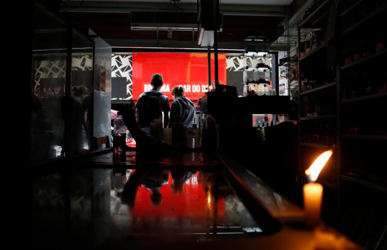 Temporais provocam alagamentos e falta de energia em São Paulo