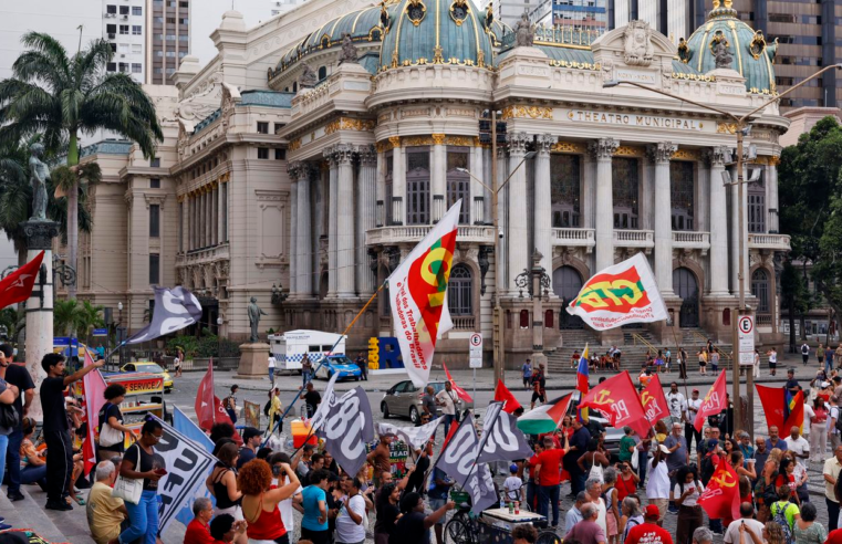 Manifestação no Rio lembra 8 de janeiro e rejeita anistia a golpistas