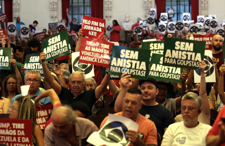 Em ato em SP, manifesto celebra democracia contra atos de 8 de janeiro