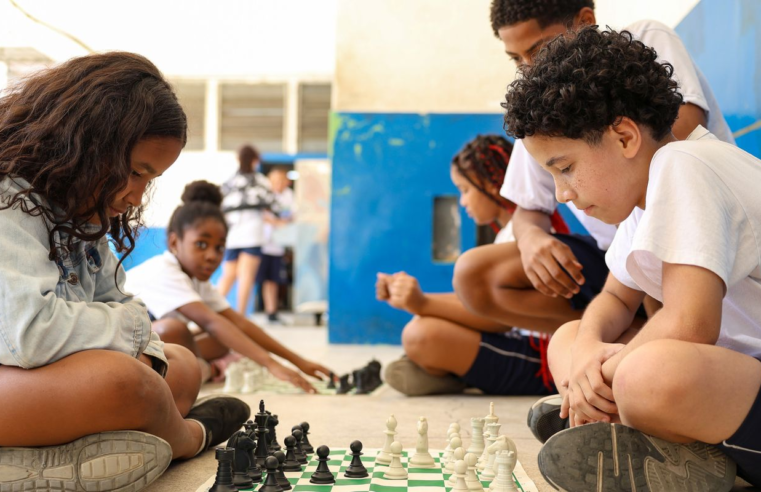 MEC fará pesquisa sobre impacto da restrição de celular nas escolas