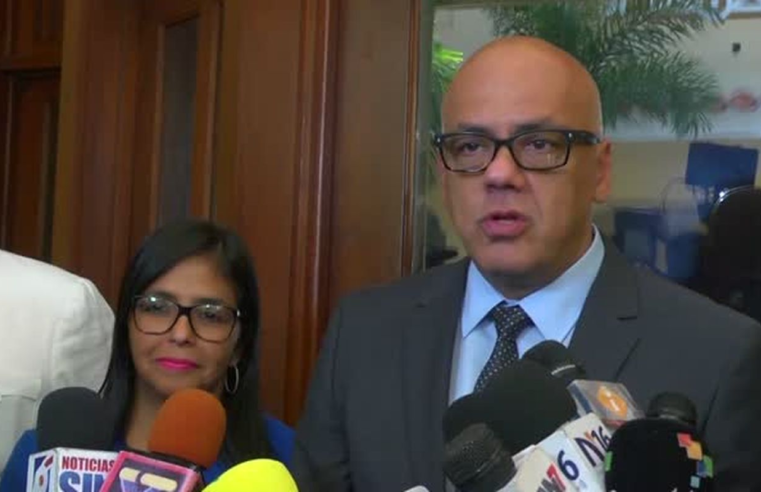 Venezuela diz que já libertou 400 presos; oposição e ONGs contestam