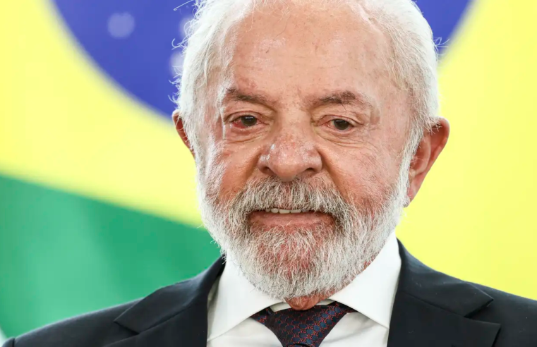 Antes de viagem ao Panamá, Lula conversa com presidente Mulino