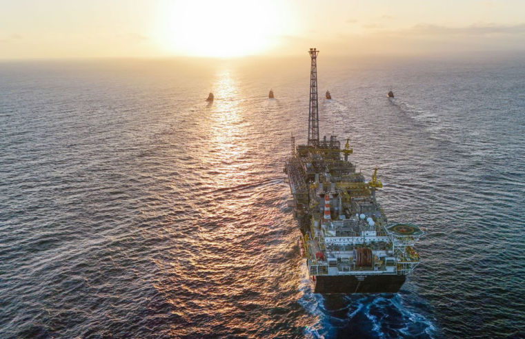 Petrobras supera projeções e tem produção recorde em 2025