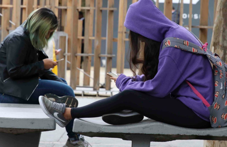 Reino Unido estuda proibição de redes sociais para crianças