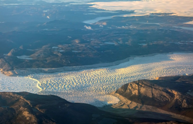 Após Venezuela, Trump ameaça tomar Groenlândia e atacar Colômbia