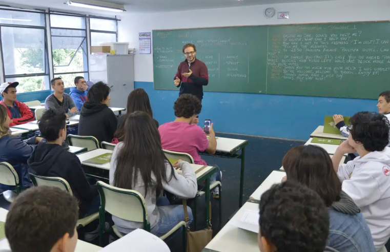 Piso do magistério tem reajuste de 5,4% e vai a R$ 5,1 mil em 2026