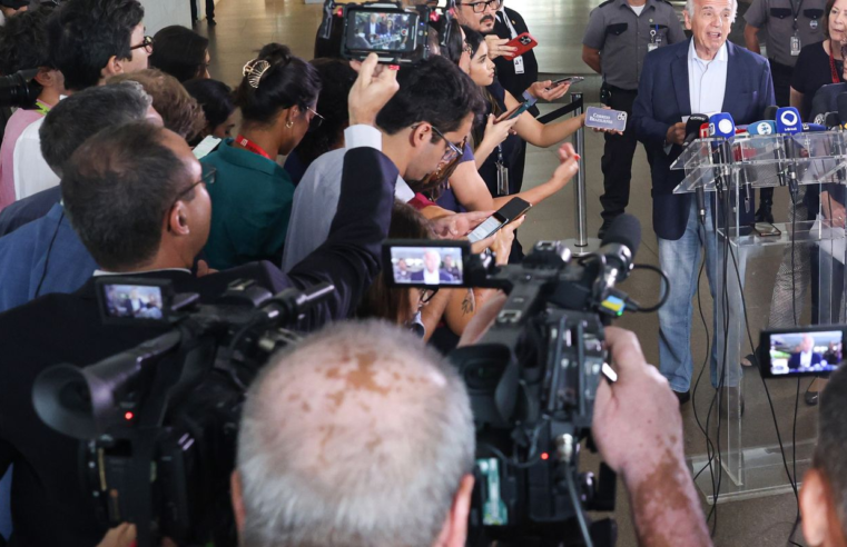 Fronteira do Brasil com a Venezuela está tranquila e aberta, diz Múcio