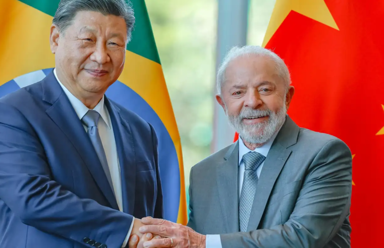 Xi Jinping garante a Lula apoio da China em tempos "turbulentos"