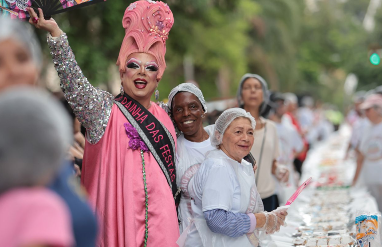 Aniversário da capital SP é comemorado com tradicional bolo do Bixiga