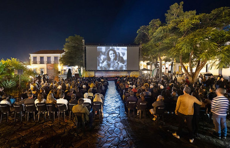 Sessão na praça emociona público da Mostra Tiradentes