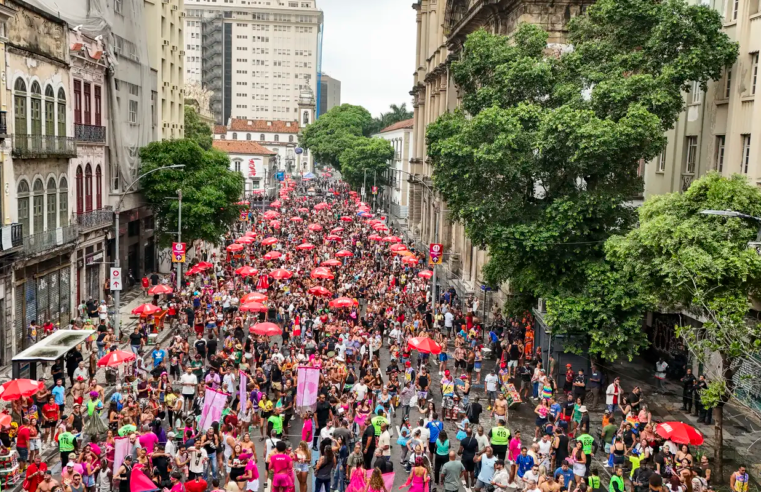 Bloco da Lexa atrai foliões para o circuito Preta Gil no centro do Rio