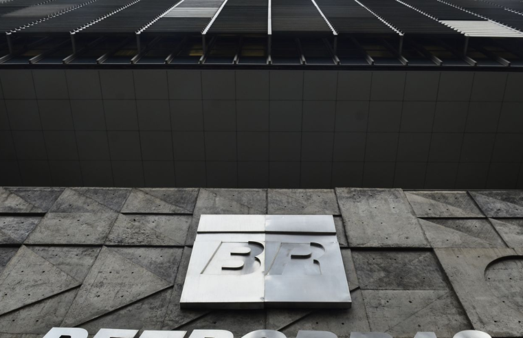 Petrobras reduz preço da gasolina em 5,2% a partir desta terça