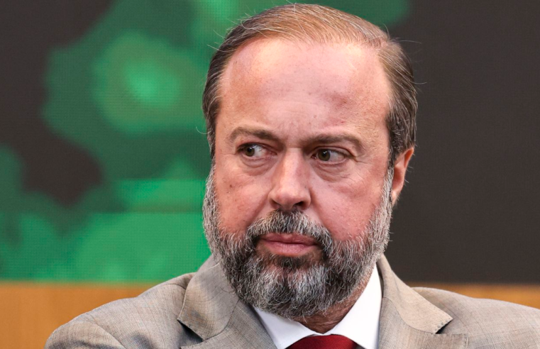 Ministro cobra solução para vazamento de água em minas da Vale