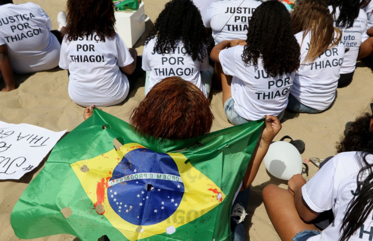 Ato no Rio pede justiça pela morte de Thiago Menezes Flausino