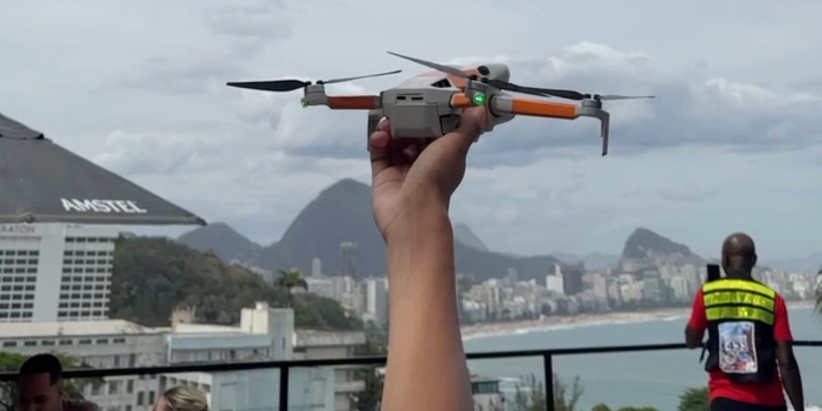 Vídeos de drones despertam interesse de turistas por favelas do Rio