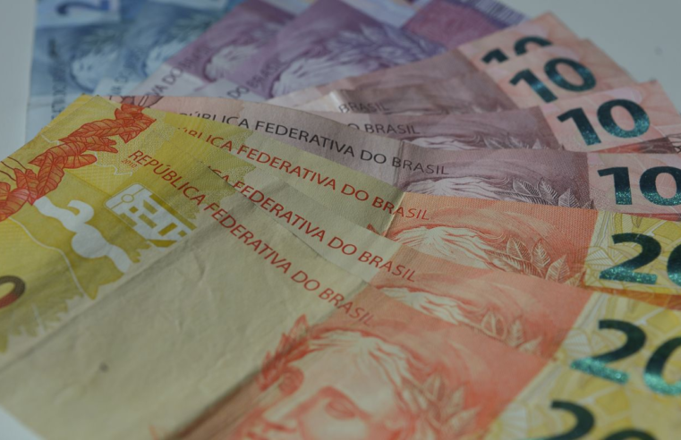 Renda domiciliar per capita chega a R$ 2.316 em 2025, diz IBGE