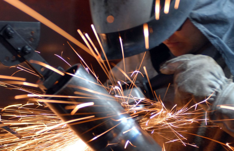 CNI: faturamento da indústria fica estagnado em 2025