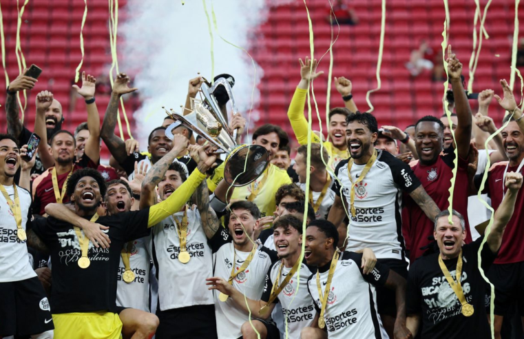 Corinthians vence Flamengo e é bicampeão da Supercopa Rei