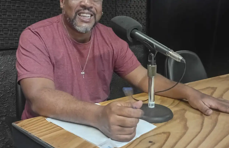 Samba-enredo é um grande enunciado político, diz sociólogo