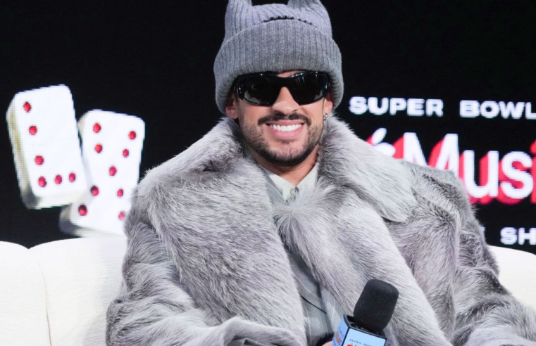 Bad Bunny, vencedor do Grammy e crítico de Trump, canta no Super Bowl