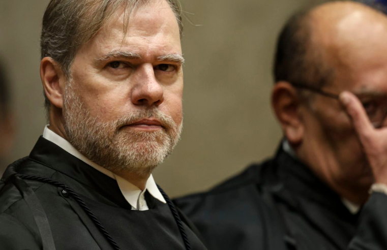 Banco Master: Toffoli pede que PF envie dados de celulares apreendidos