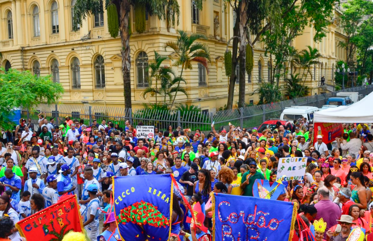 Ilú Obá De Min e Banda do Trem Elétrico abrem carnaval de rua em SP