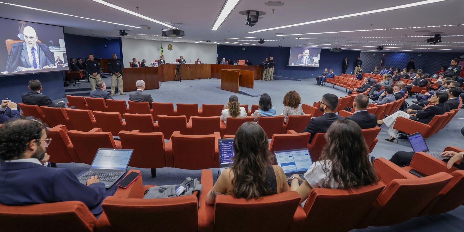 Moraes homologa acordo para que 2 kids pretos cumpram pena alternativa