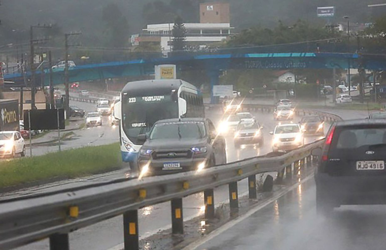 SC tem alerta vermelho para alagamentos e deslizamentos na capital