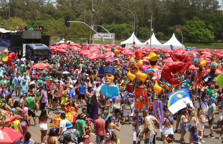 Pabllo Vittar e grupo de K-Pop fazem o povo sambar em SP nesta segunda