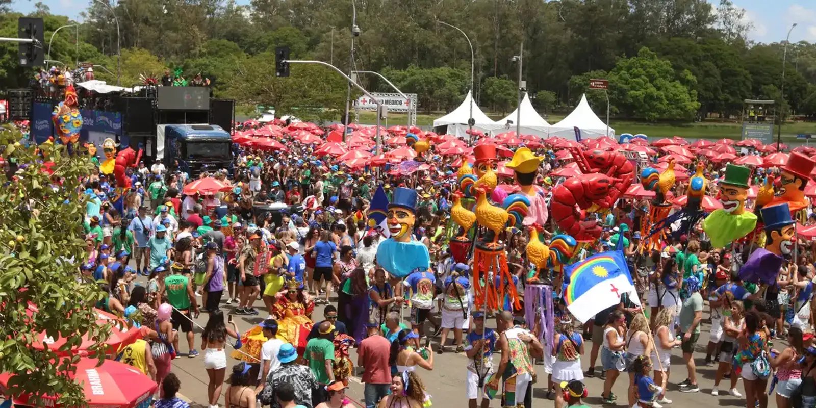 Pabllo Vittar e grupo de K-Pop fazem o povo sambar em SP nesta segunda