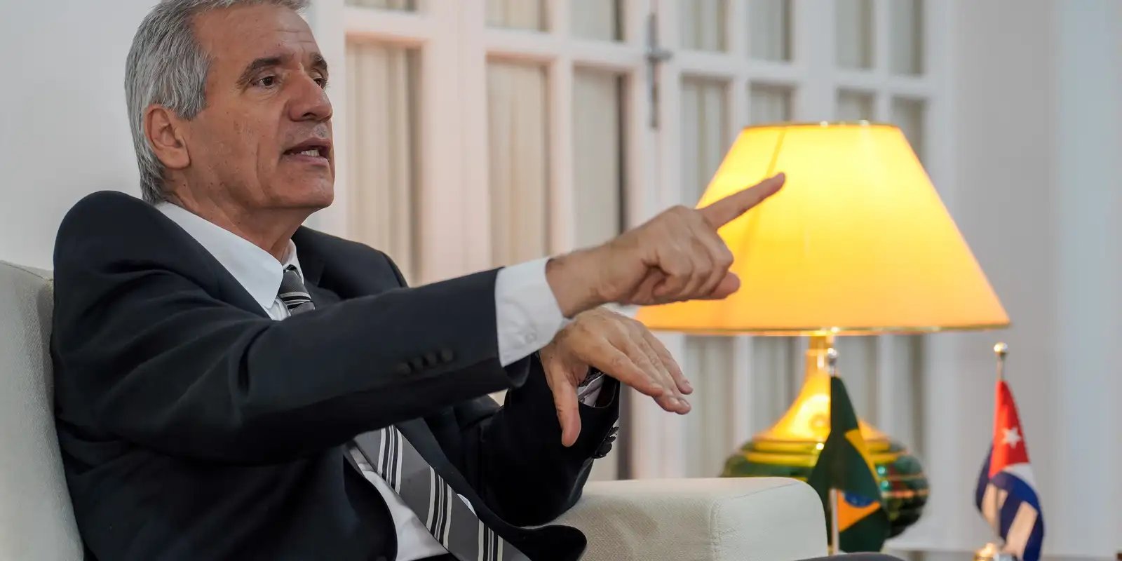 Embaixador de Cuba chama de genocídio medidas de Trump sobre petróleo