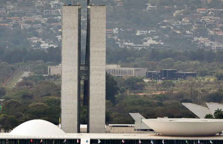 Lula sanciona, com vetos, reajuste salarial para cargos do Legislativo