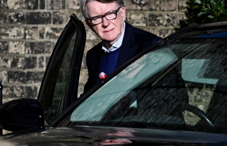 Ex-embaixador britânico é preso após revelações relacionadas a Epstein