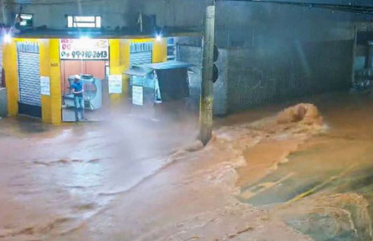 Sobe para 22 total de mortos por chuvas em Juiz de Fora e Ubá