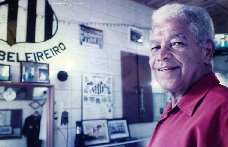 Morre o barbeiro que moldou o topete do Rei Pelé