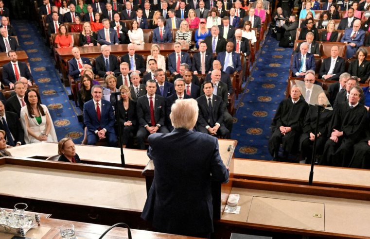 Trump proclama "era de ouro" em discurso sobre estado da União