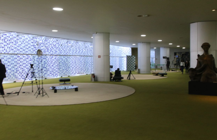 Sindicatos repudiam violência contra jornalista na Câmara