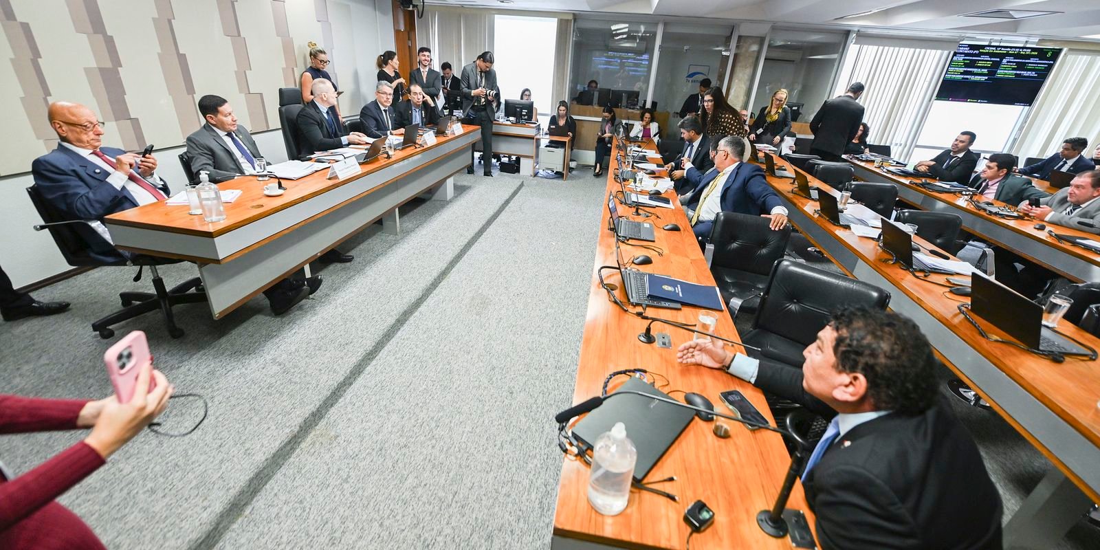 Irmãos de Toffoli não são obrigados a depor em CPI, decide Mendonça