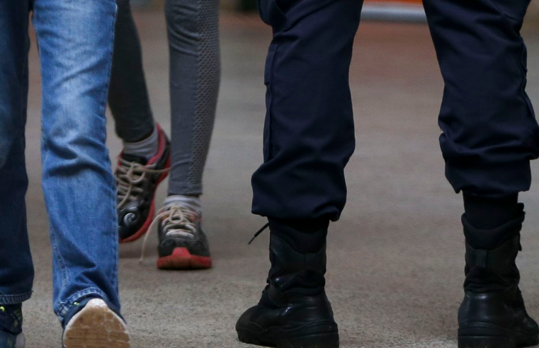 Alunos de escola no DF são “punidos” com flexão e PMs são afastados