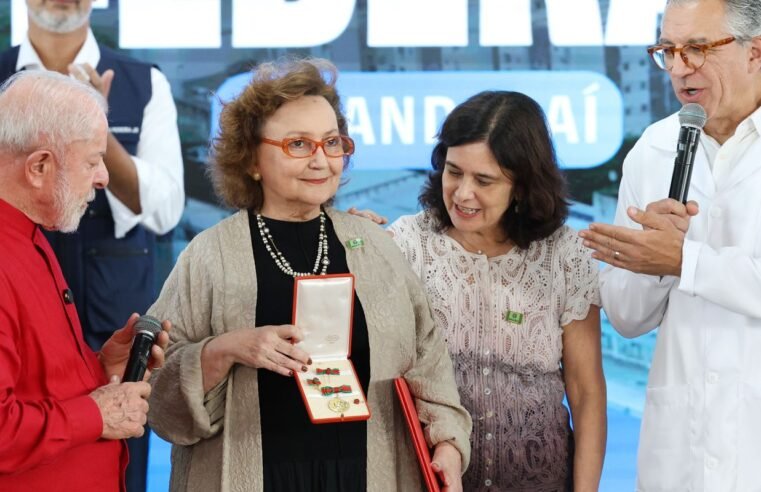 Pesquisadora Margareth Dalcolmo recebe medalha Oswaldo Cruz