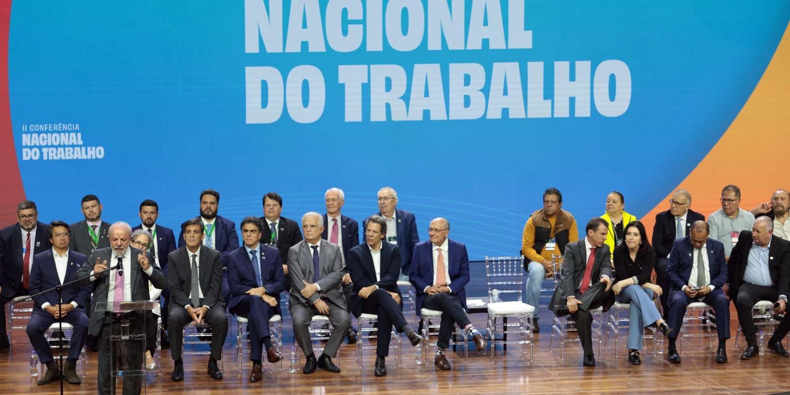 Fim do 6×1: Lula propõe negociação entre patrões, empregados e governo
