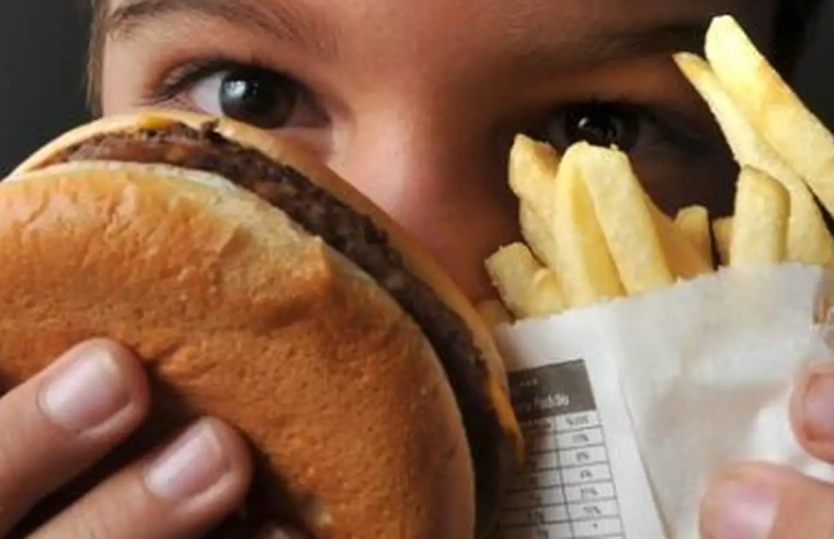 Uma em cada cinco crianças e adolescentes tem sobrepeso ou obesidade