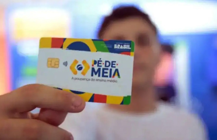 Pé-de-Meia paga incentivos a alunos nascidos em setembro e outubro