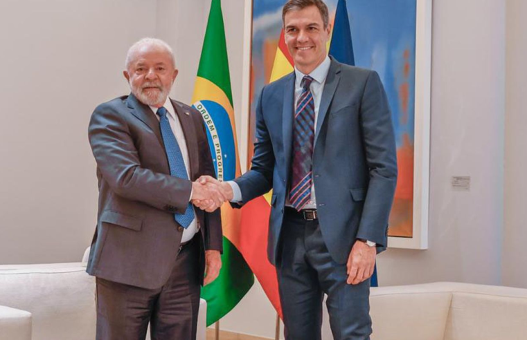 Lula conversa com Pedro Sánchez e confirma viagem à Espanha