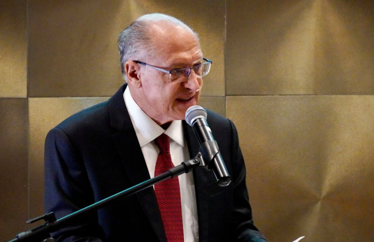 Alckmin deixará ministério em abril, mas seguirá como vice