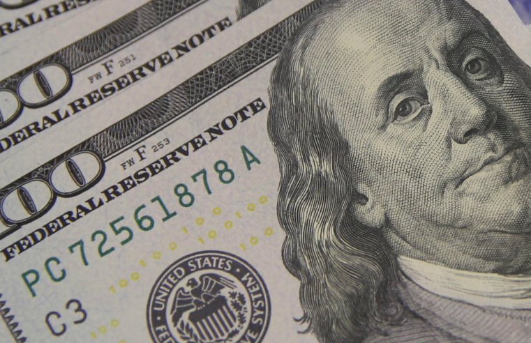 Dólar fecha em R$ 5,28 com preocupações sobre Oriente Médio