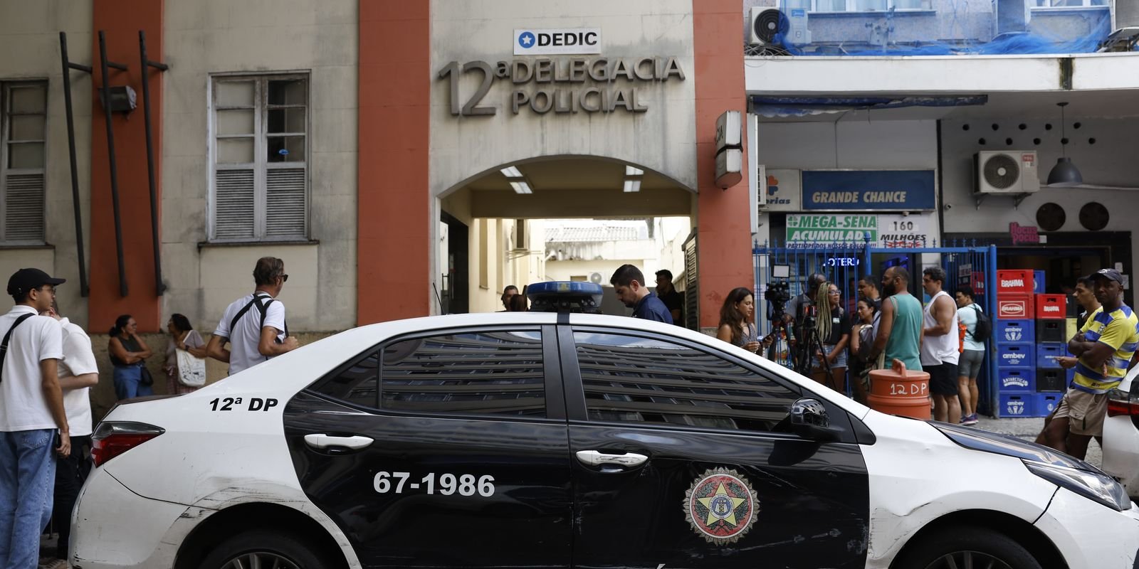 Adolescente envolvido em estupro coletivo no Rio se entrega à polícia