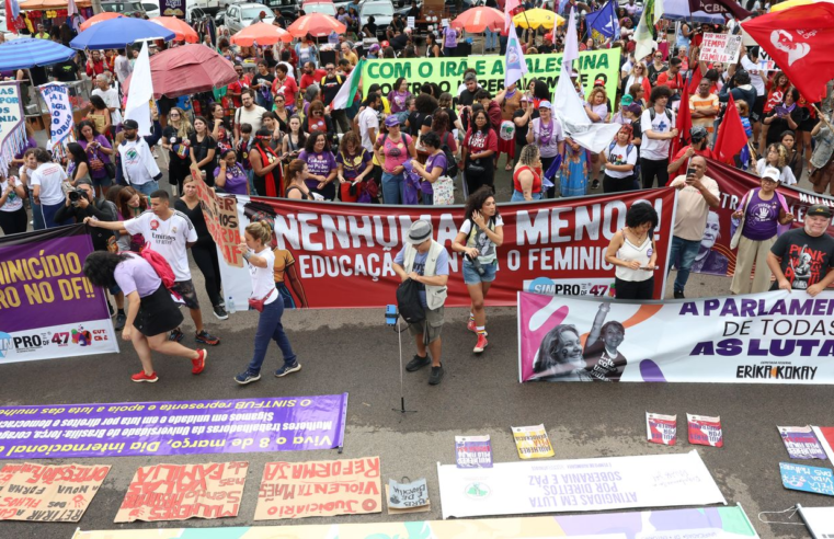 “Parem de nos matar”: exigem mulheres no 8 de março em Brasília